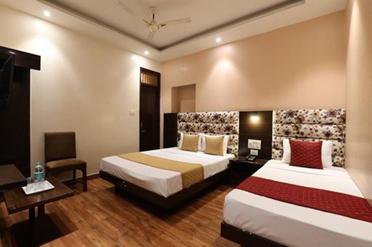 Amrit Hotel Yeni Delhi Dış mekan fotoğraf
