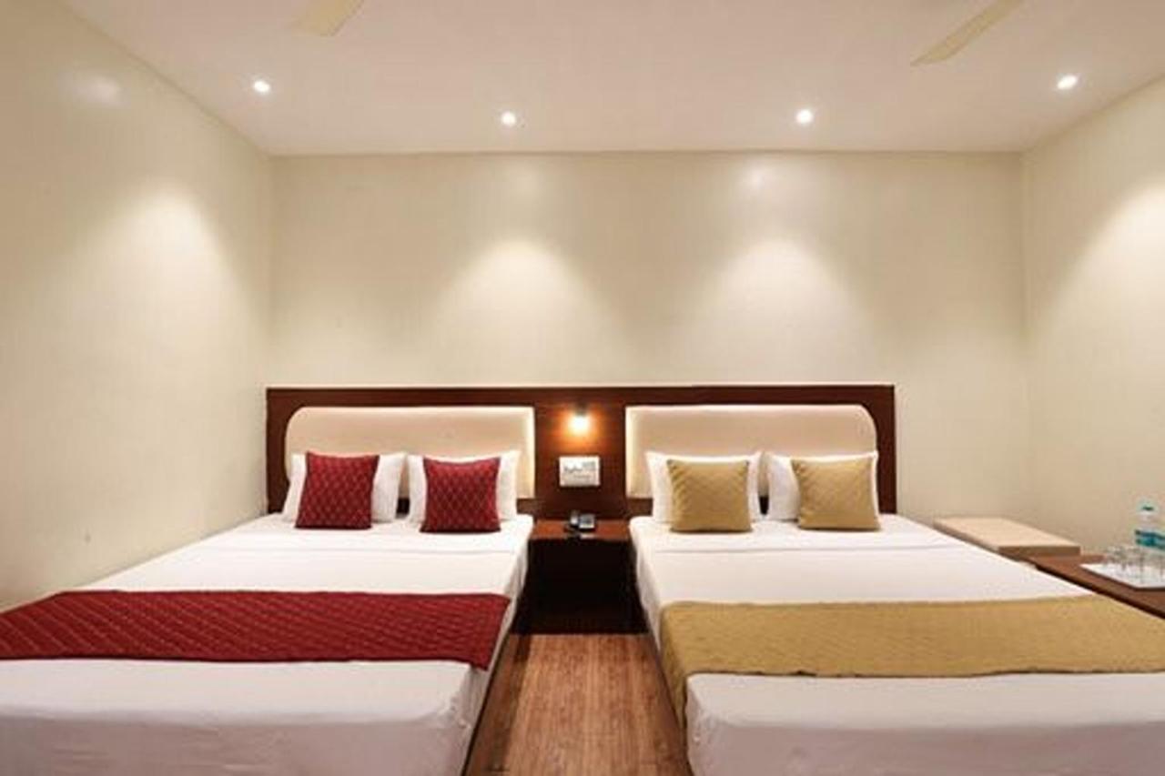 Amrit Hotel Yeni Delhi Dış mekan fotoğraf