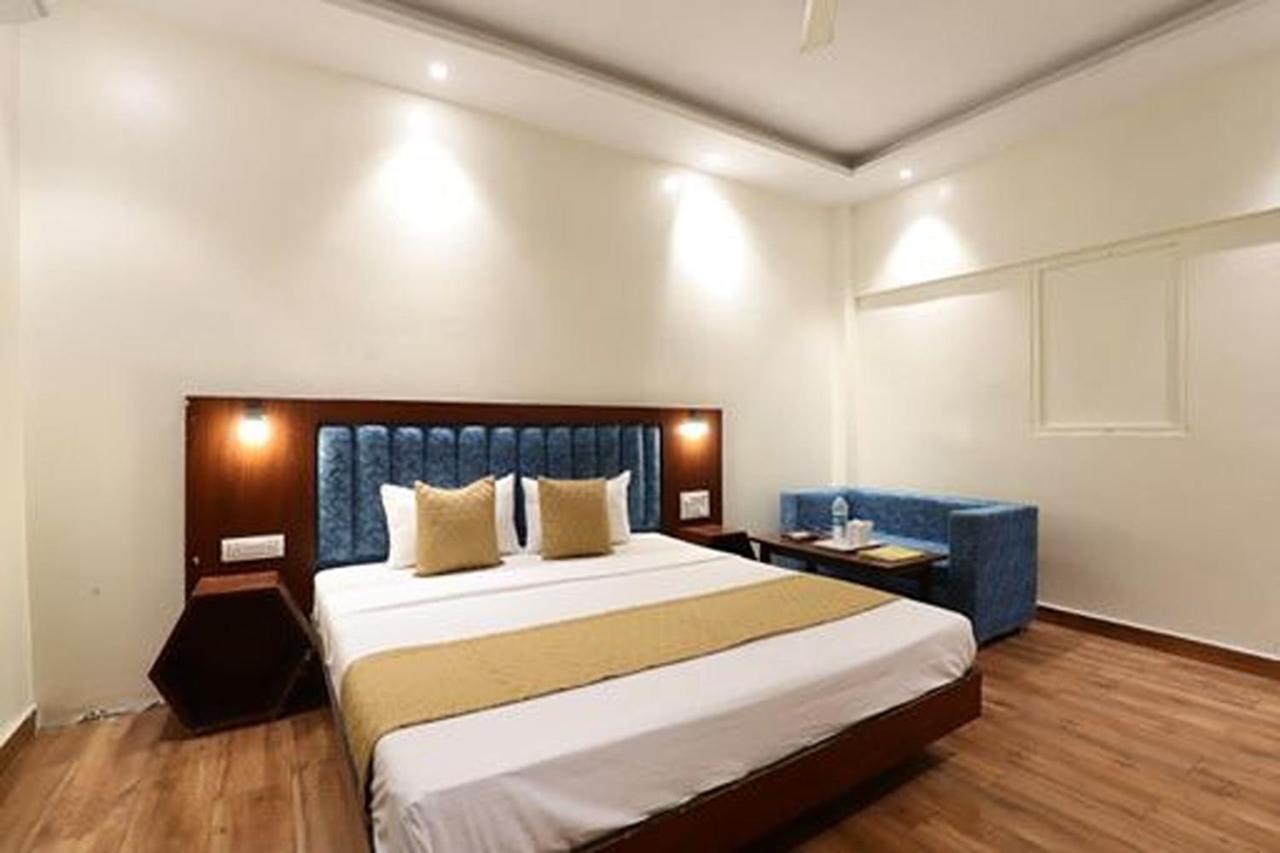 Amrit Hotel Yeni Delhi Dış mekan fotoğraf