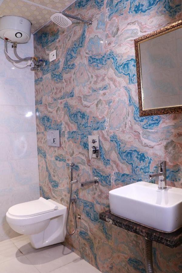 Amrit Hotel Yeni Delhi Dış mekan fotoğraf