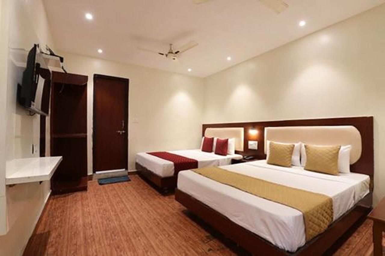 Amrit Hotel Yeni Delhi Dış mekan fotoğraf