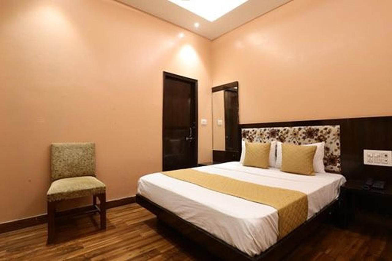 Amrit Hotel Yeni Delhi Dış mekan fotoğraf