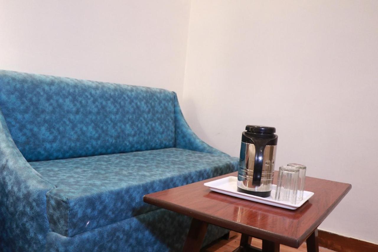 Amrit Hotel Yeni Delhi Dış mekan fotoğraf